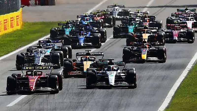 مختص: سائقي الفورمولا 1 يواجهون تحديات بدنية قاسية داخل المقصورة.. فيديو