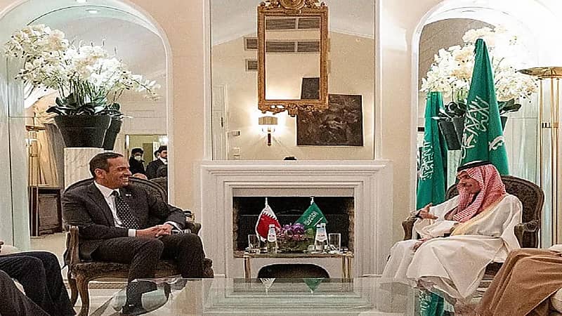 وزير الخارجية يلتقي نظيره القطري