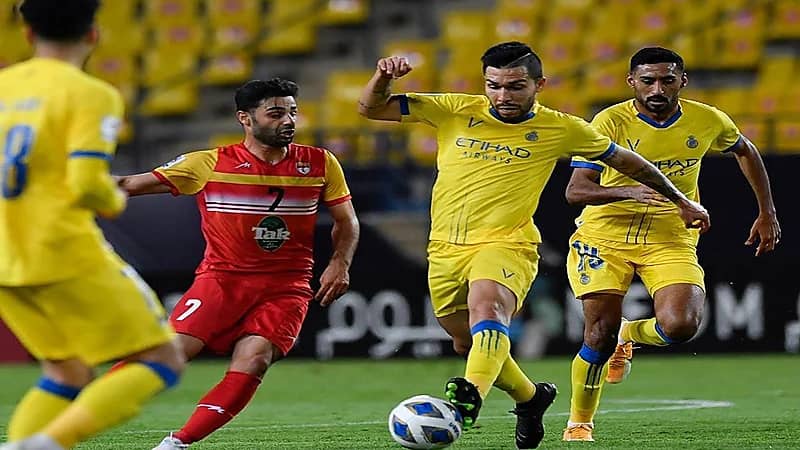 النصر يتجاوز فولاذ بهدفين وينفرد بالصدارة