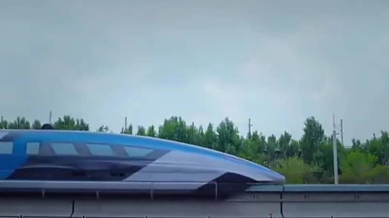 الصين تطلق قطارًا مغناطيسيًا بسرعة 600 كيلومتر يتفوق على الطائرات .. فيديو