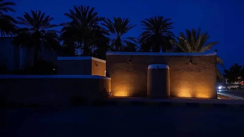 تجديد مسجد الفويهي بسكاكا وإعادة تظليله بخشب الأثل وجريد النخل