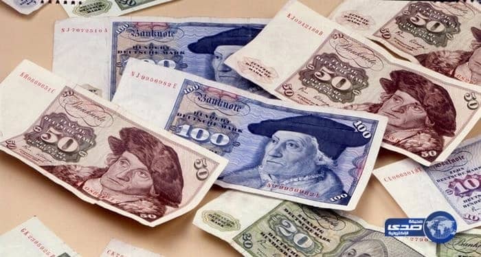 العثور على أوراق نقدية من المارك في ملابس متبرع بها