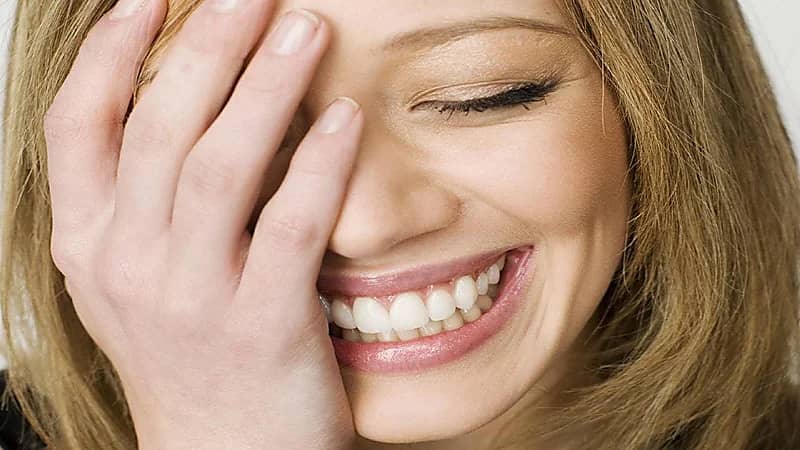 أسباب الضحك الهستيري أثناء تقديم العزاء