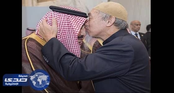 الداعية الماليزي: لهذه الأسباب لم أمنع نفسي من تقبيل جبين الملك