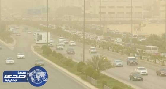 أتربة ورياح سطحية تحد من الرؤية بالقصيم والشرقية