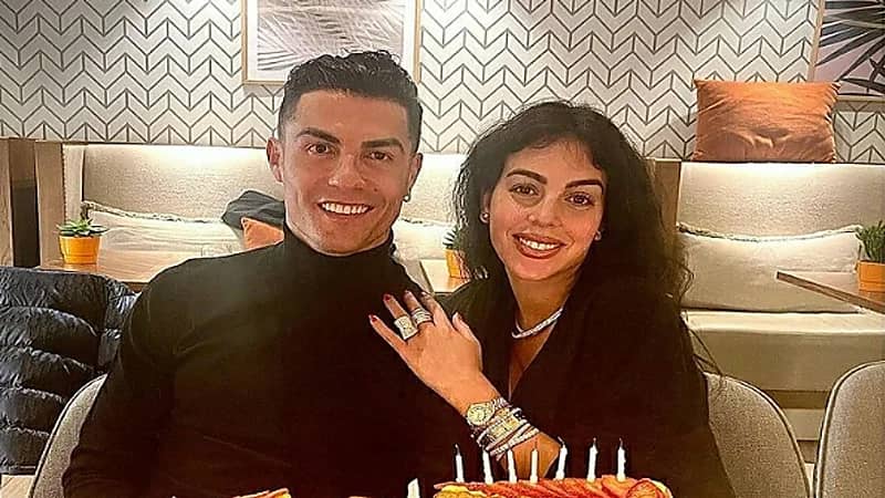 "رونالدو" يحتفل بعيد مولده الـ37 برفقة جورجينا
