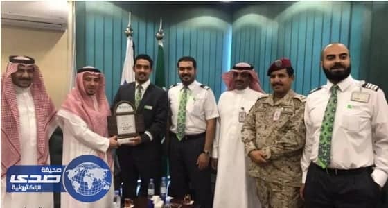 مطار الطائف يكرم موظفاً لأمانته وإخلاصه