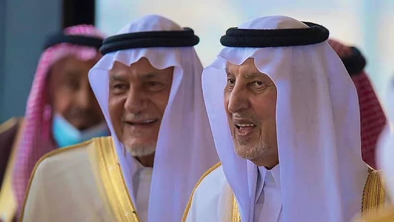 لقطات عفوية للأميرين خالد وتركي الفيصل خلال حفل سباق الخيل العربية الأصيلة