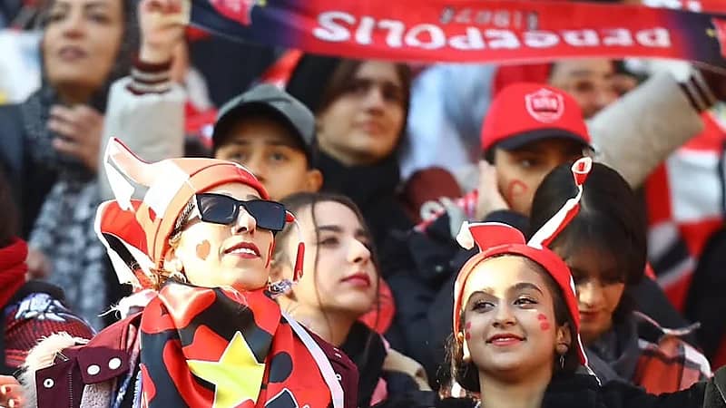 حدث تاريخي في الملاعب الإيرانية: مباراة بحضور نسائي فقط .. فيديو