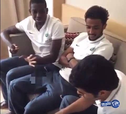 بالفيديو ..محور المنتخب السعودى يجوب أروقة  المعسكر في النمسا بحثا عن "البوكيمون"