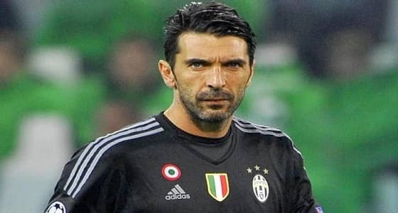 لاعب يوفنتوس السابق: لابد أن يحدد بوفون موقفه من الأعتزال