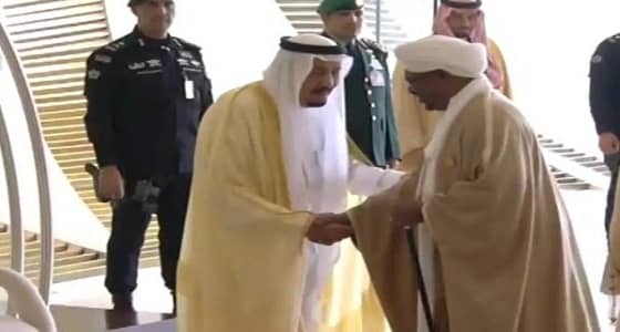 بالصور.. خادم الحرمين يستقبل قادة ورؤساء الوفود العربية بالظهران