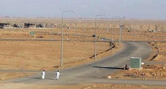 اتهام أحد المسئولين بتلقي رشاوى والحصول على 22 منحة أرض له ولأبنائه