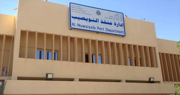 إحباط محاولة تهريب 300 كروز سجائر بـ " النويصيب "