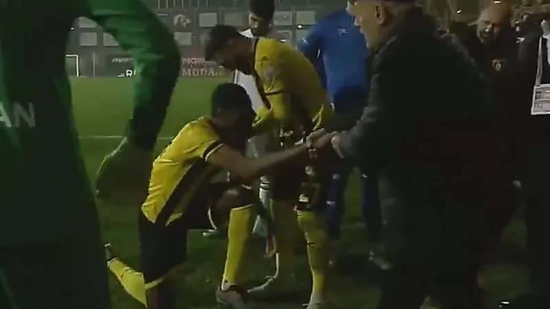 إلغاء مباراة بالدوري التركي بسبب خطأ تحكيمي .. فيديو
