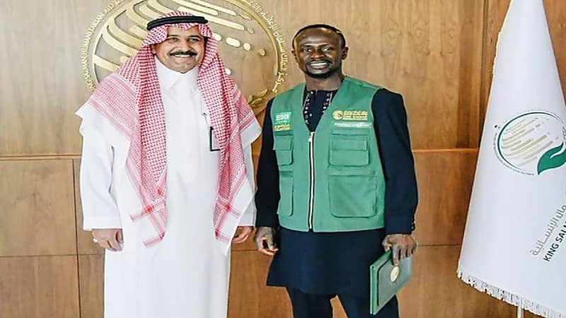 ماني أول نجم عالمي يتطوع مع مركز الملك سلمان للإغاثة