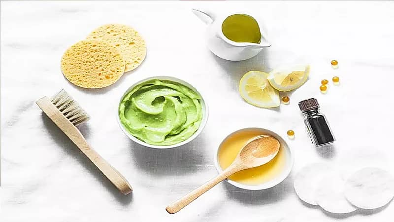 بالفيديو .. تحذير للسيدات من خلطات الخميرة والمسك وتبييض الركب