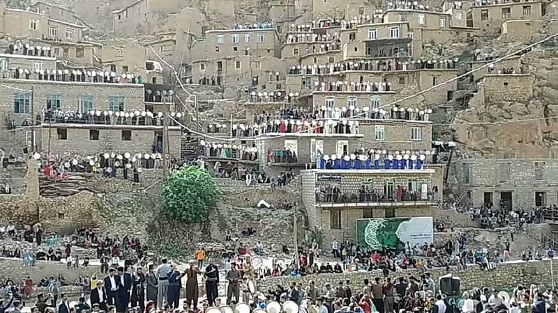 شاهد..قرية بأكملها بكردستان العراق تتحد في الإنشاد للنبي ﷺ