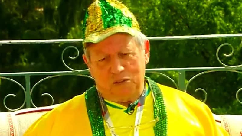 مشجع برازيلي يُطلق زوجته لمشاهدة مباريات كأس العالم (فيديو)