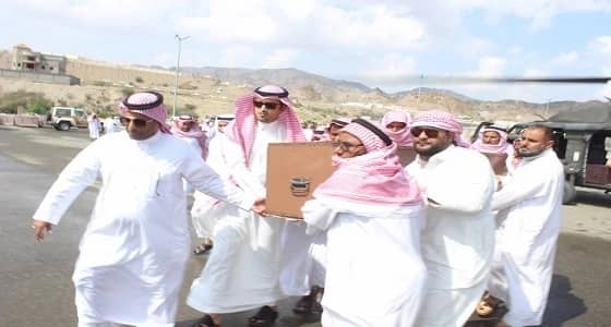 بالصور.. الحشود يستقبلون جثمان الشهيد العريف الختارشي