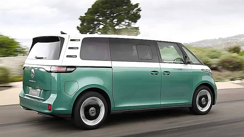 فولكس فاجن ترفع الستار عن نسخة جديدة من حافلة ID.Buzz الكهربائية .. صور
