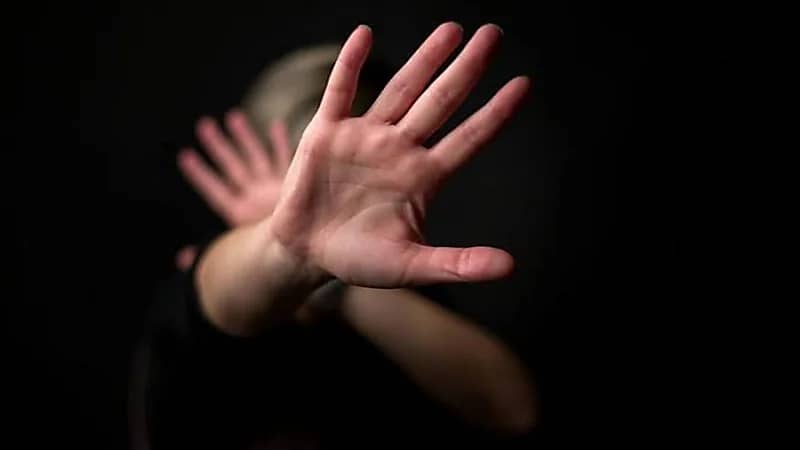 دجال يحاول الاعتداء جنسيًا على سيدة لابتزازها