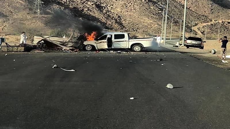 بالصور.. حادث مروع يؤدي لتفحم 4 أشخاص وإصابة آخرين في نجران