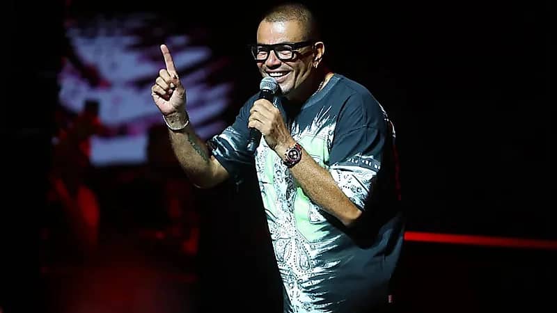 عمرو دياب يشعل جدة بأغاني ألبومه الجديد في حفل أسطوري.. فيديو وصور