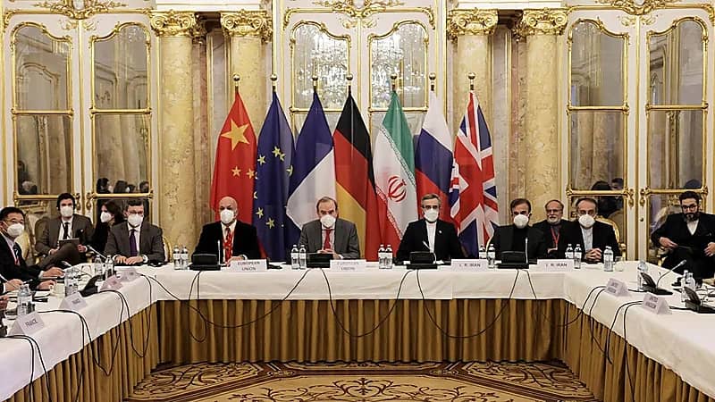 إيران تطالب برفع بعض العقوبات عنها قبل الاتفاق النووي