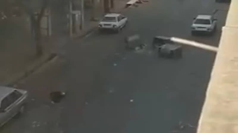 بالفيديو.. لحظة إطلاق مرتزقة "الملالي" النار على مراهق خرامداشت كرج