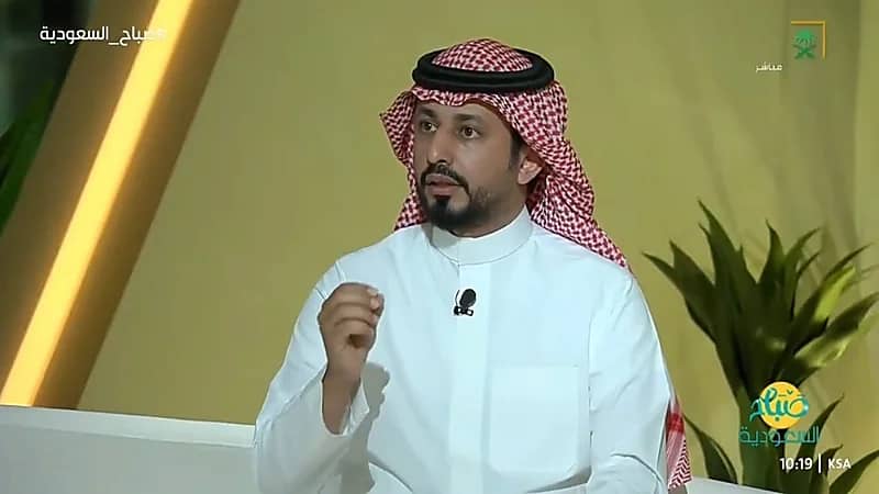 طبيب عيون يوضح متى يجب التوقف عن استخدام مستحضرات التجميل؟.. فيديو