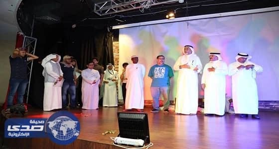 ⁠⁠⁠⁠فنون جدة تكرم فريق مسرحية الصندوق المجنون بحضور نجوم الفن