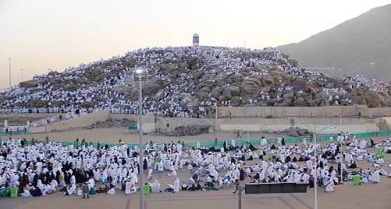 بالصور.. بدء توافد الحجاج لصعيد عرفات