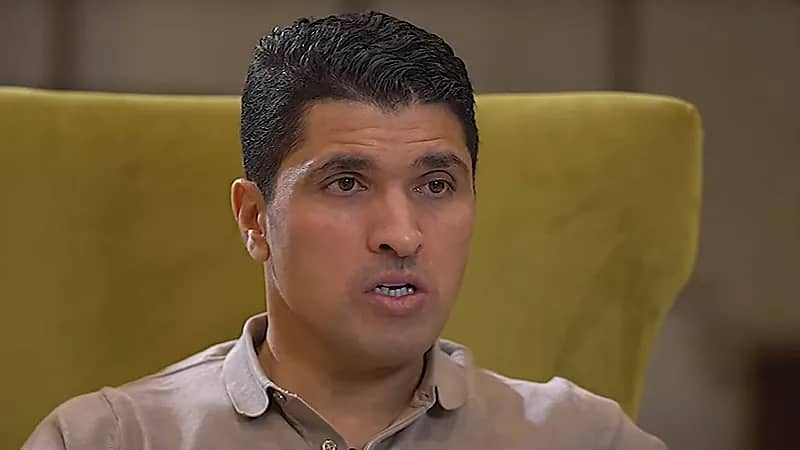 تساؤلات حول غياب طارق التائب عن افتتاح ملعب طرابلس الدولي