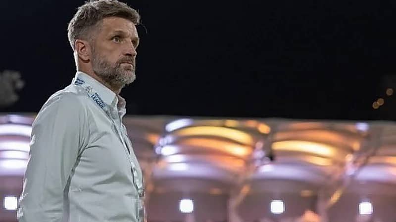 بعد خماسية النصر .. الشباب يبحث عن مدرب جديد