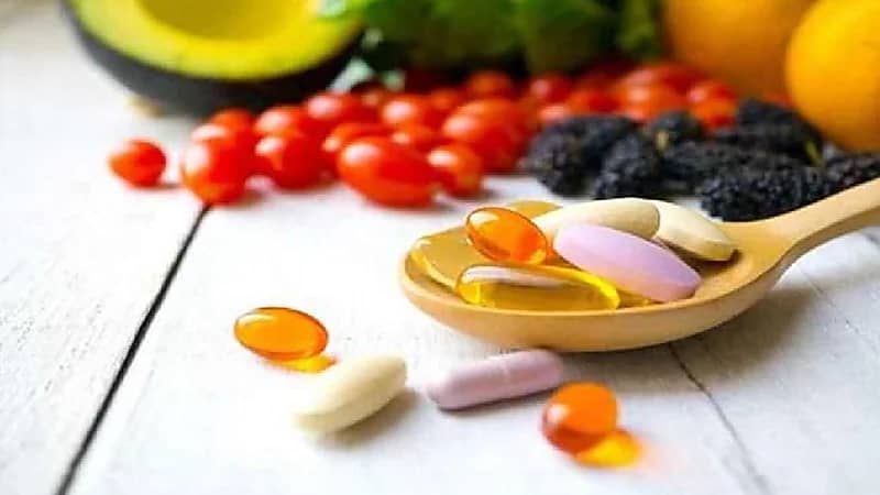 بالفيديو.. استشاري: بعض الفيتامينات المغلفة قد تسبب حبوب الشباب