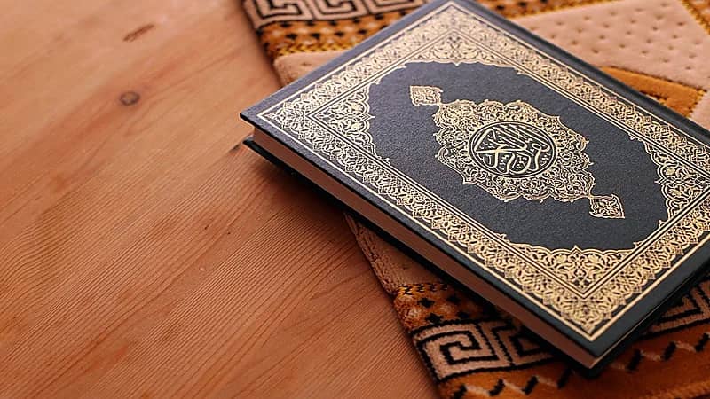 الكويت..وافد سوري يحرق القرآن الكريم (فيديو)