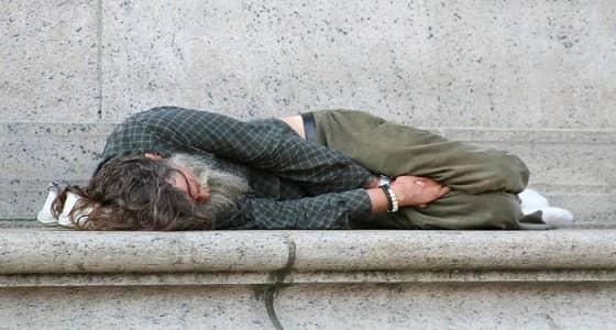 سفاح يصطاد المشردين أثناء نومهم بالشوارع ليلا