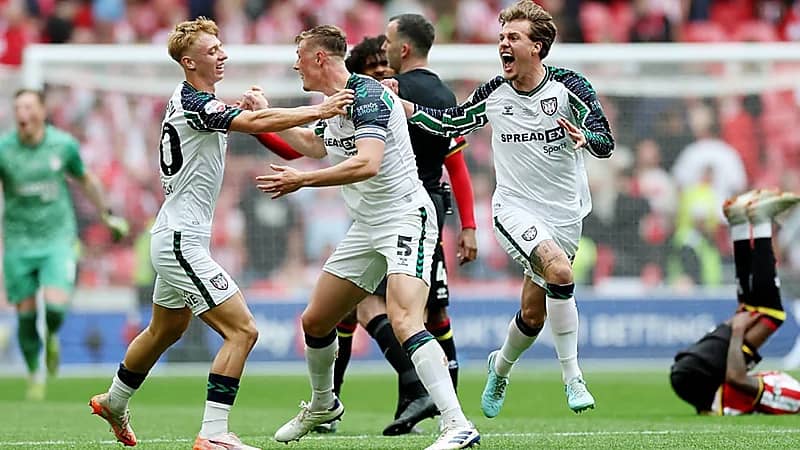 سندرلاند يعود إلى البريميرليغ بعد 8 أعوام