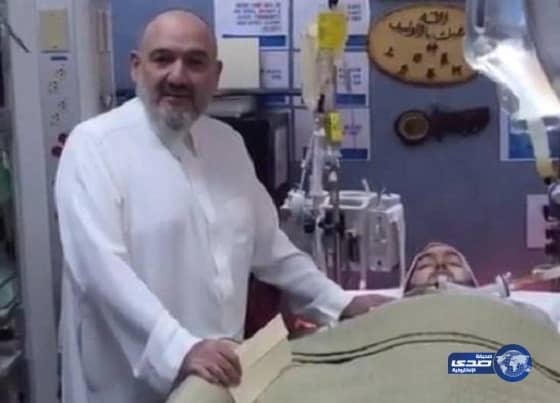 بالفيديو: خالد بن طلال يسلم الجائزة الكبرى لمسابقة ابنه للفائزة السعودية