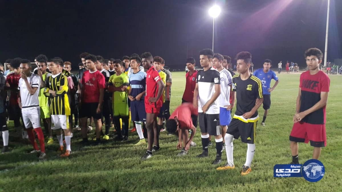 صورة مؤثرة لـ «طفلة» تودع والدها أثناء توجهه للدفاع عن الوطن