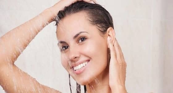 طبيب جلدية يكشف عن الوقت المناسب للاستحمام