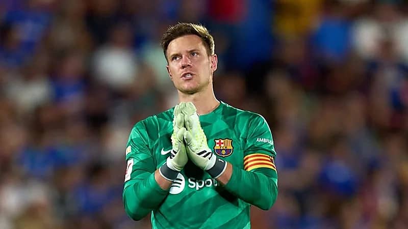 توتر داخل غرفة ملابس برشلونة بسبب مستقبل تير شتيغن