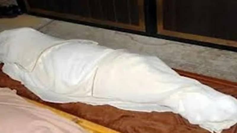 طالب يفارق الحياة بعد وقوع عمود كرة سلة على رأسه 