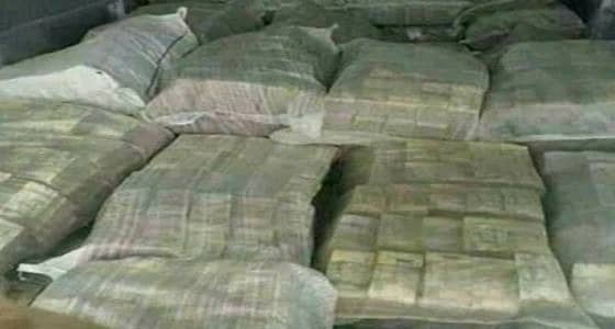 القوات الشعبية تقبض على حوثي يحتفظ بمليارات في مخزنه