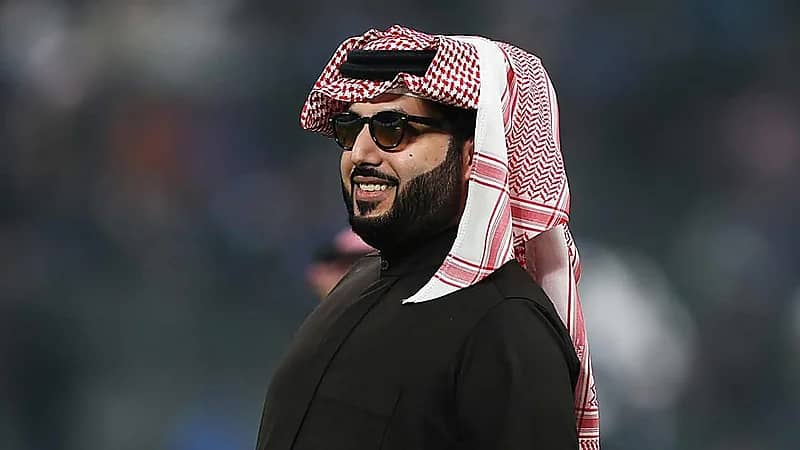 تركي آل الشيخ يعلن عن نزال بطل العالم بلا منازع "أوزيك" و"فيوري"