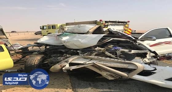 بالصور.. وفاة شخص وإنقاذ مرافقه بحادث على طريق الساحل