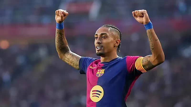 رافينيا يثير الجدل بحيلة غريبة قبل تسديد ركلة جزاء .. فيديو