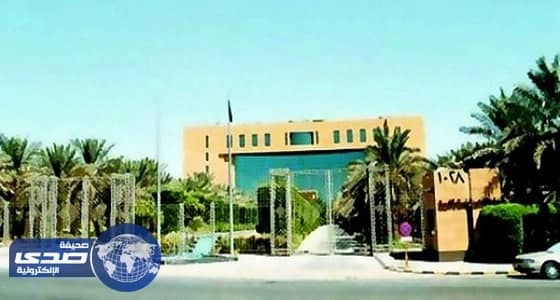 إلزام الجهات الحكومية بعدم وضع لوحات إعلانية على مبانيها أو أراضيها