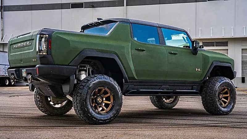 بالصور.. ظهور سيارة همر بلون أخضر عجيب قبل نهاية 2022